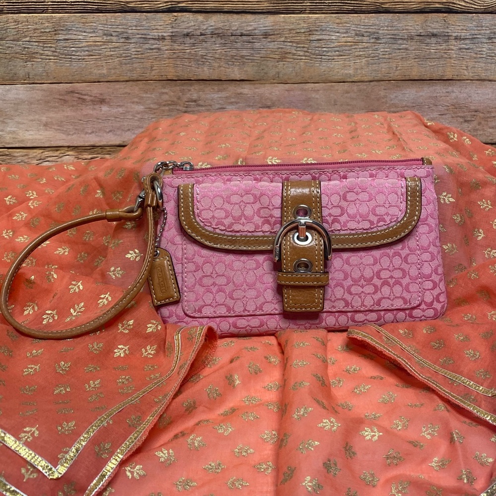 Coach| Wristlet| Pink Monogram